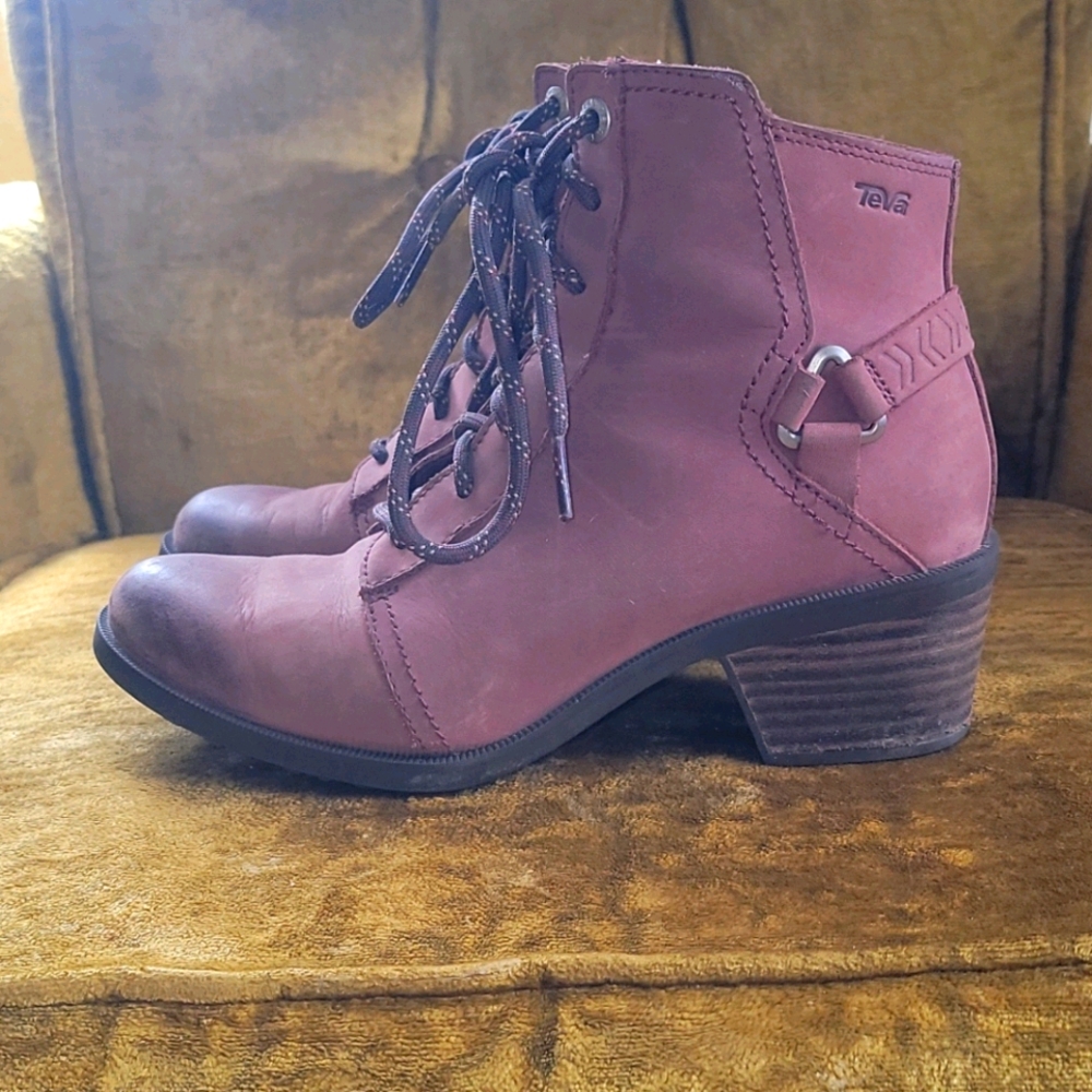 Teva Foxy boots